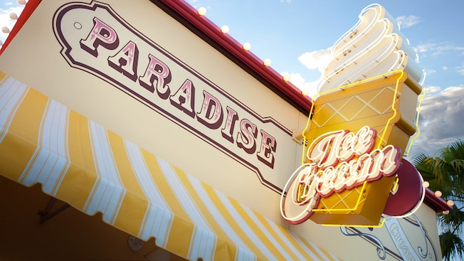 character dining at the paradise pier hotel
